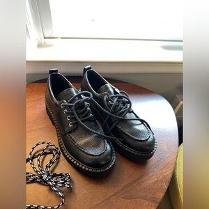 larroude london lace up loafer 8.5 like new